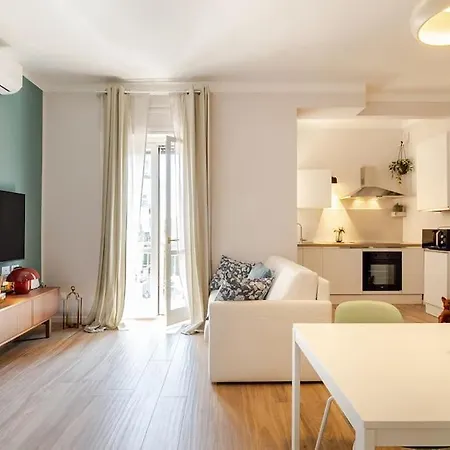 Stazione-metro Luxury Apartman *