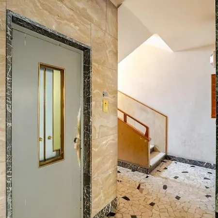 Stazione-metro Luxury Apartman