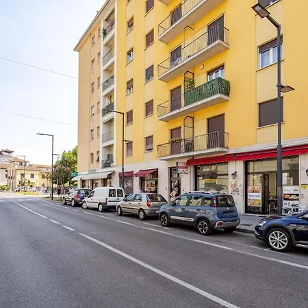 Stazione-metro Luxury Brescia